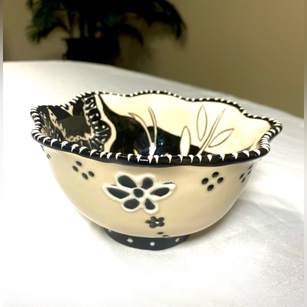 BOWL Blue Sky 2012 Ceramic Heather Goldminc Black Beige Floral 6.25” D 21/2 cups